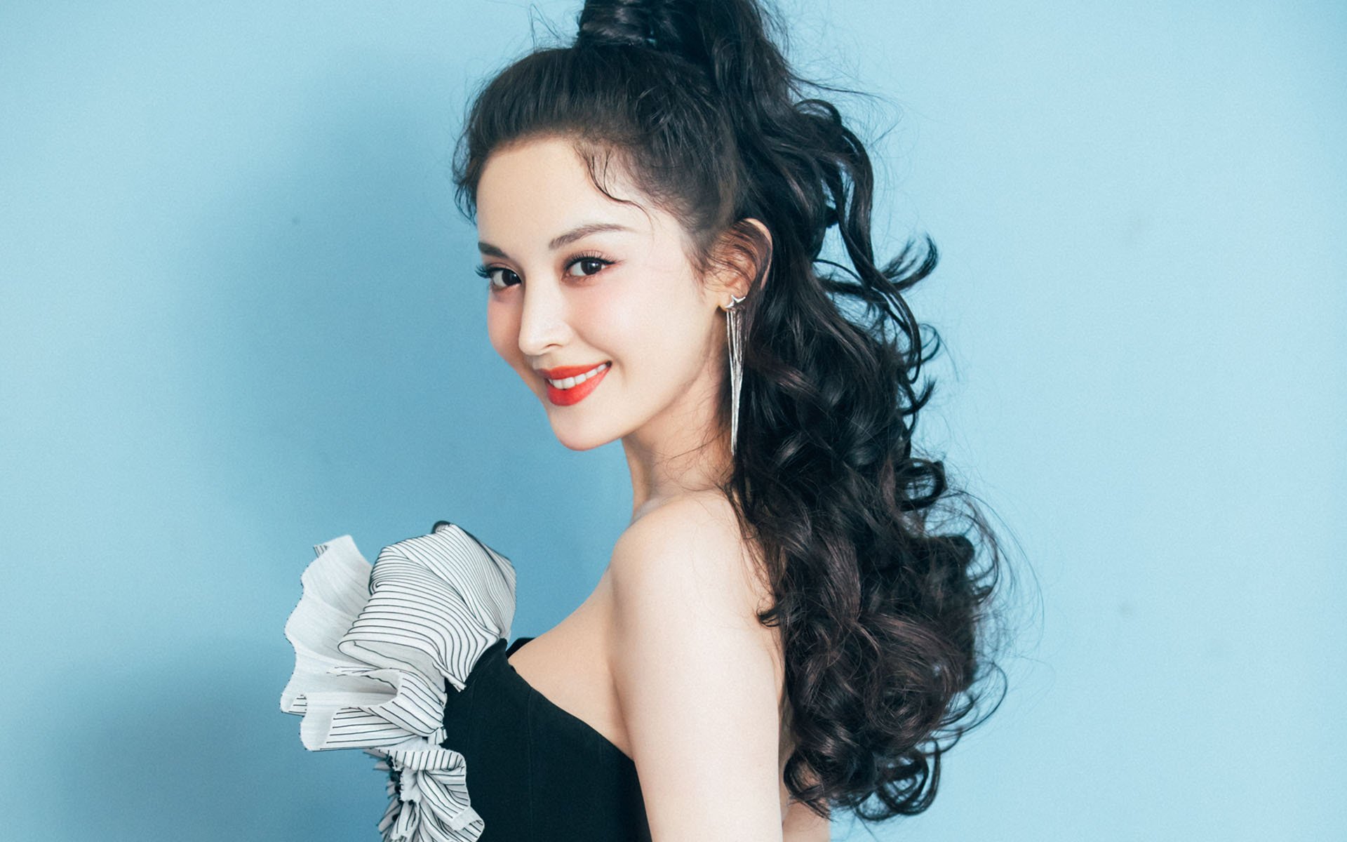 “策略高手:幕后布控的智谋比拼”