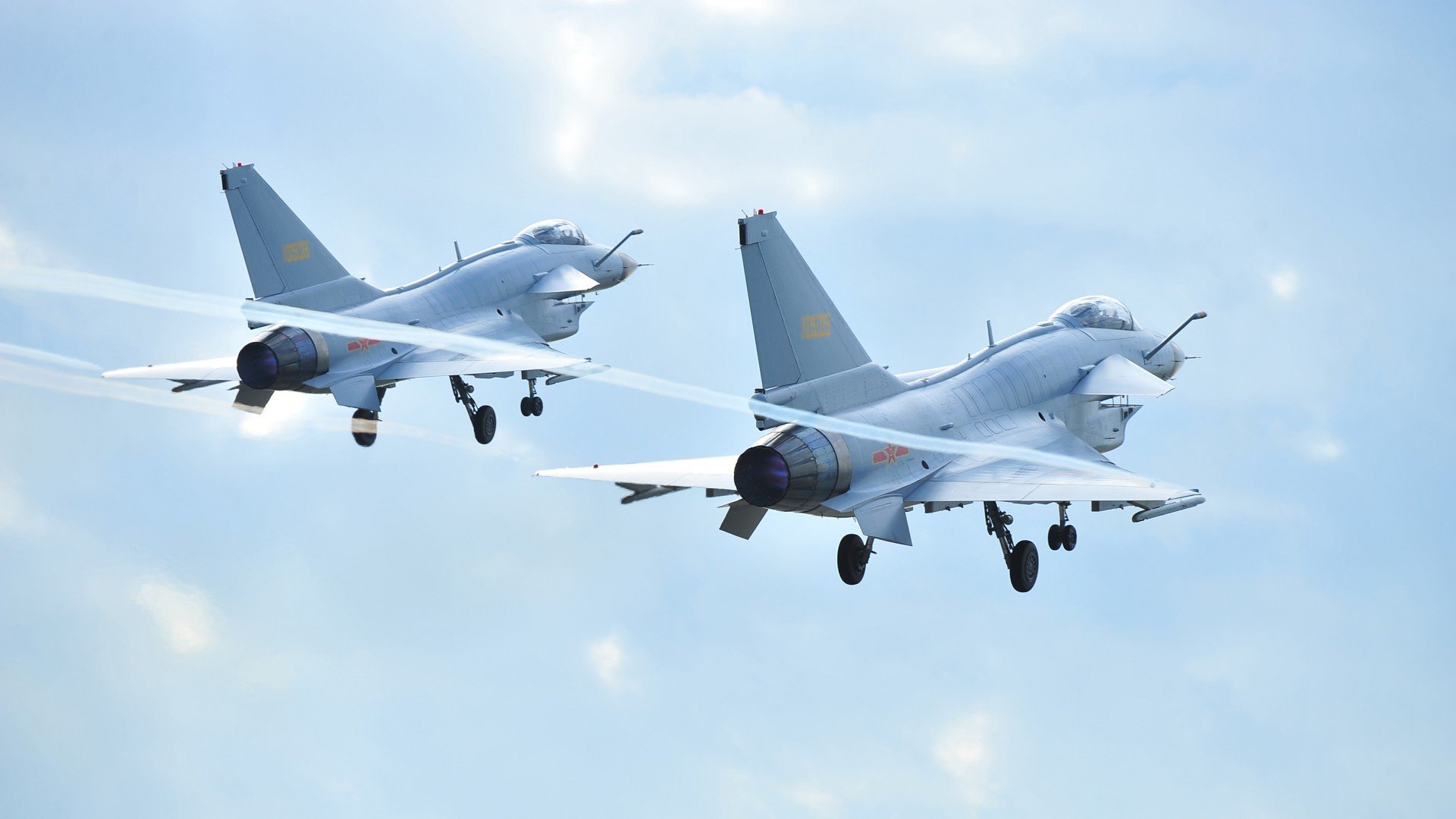 “青少年足球技能大赛引爆现场，涌现多位潜力新秀”，青少年足球技术基础训练图解