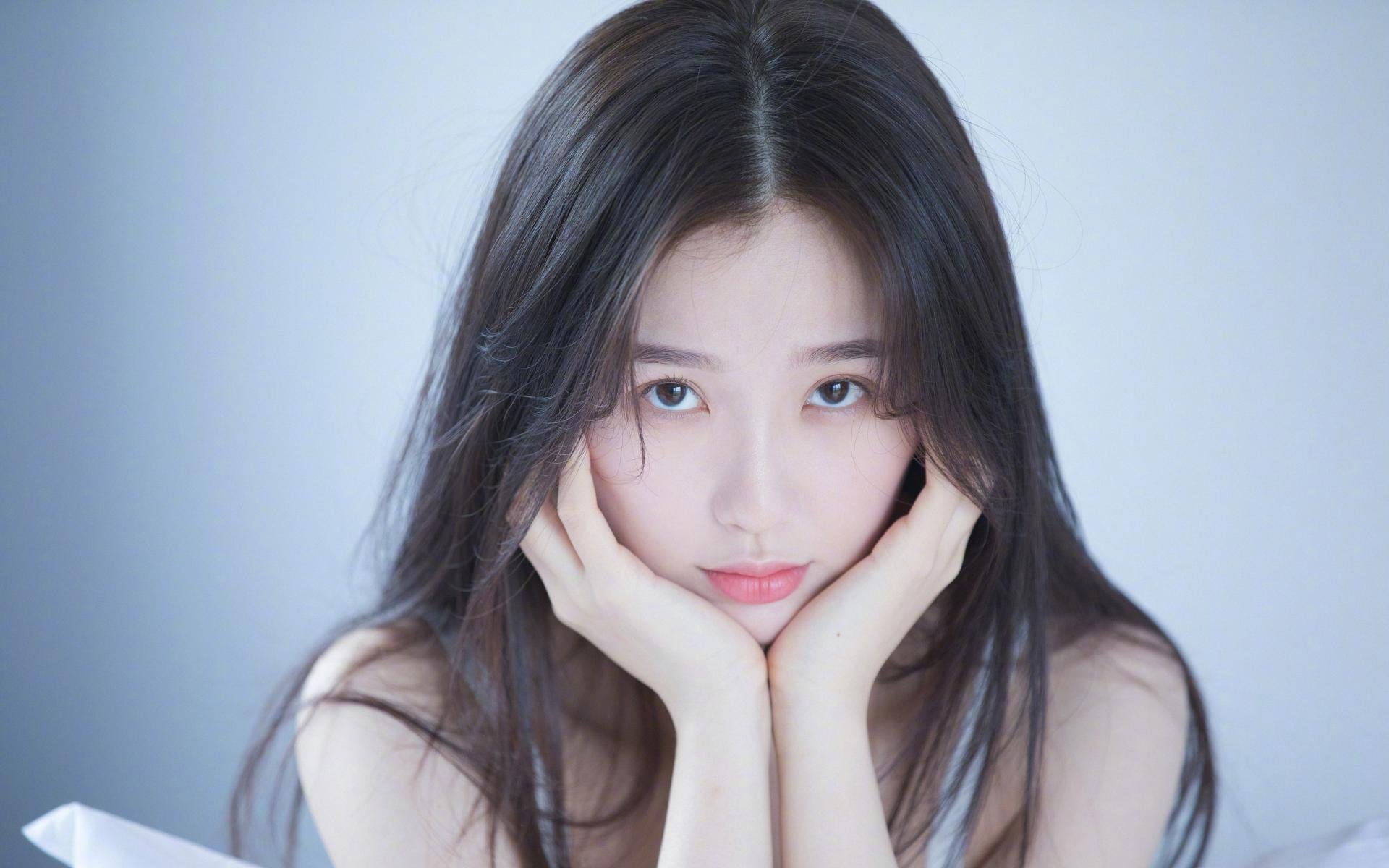 德国男子篮球队员丹尼斯·施罗德在比赛中表现突出，丹尼斯施罗德湖人