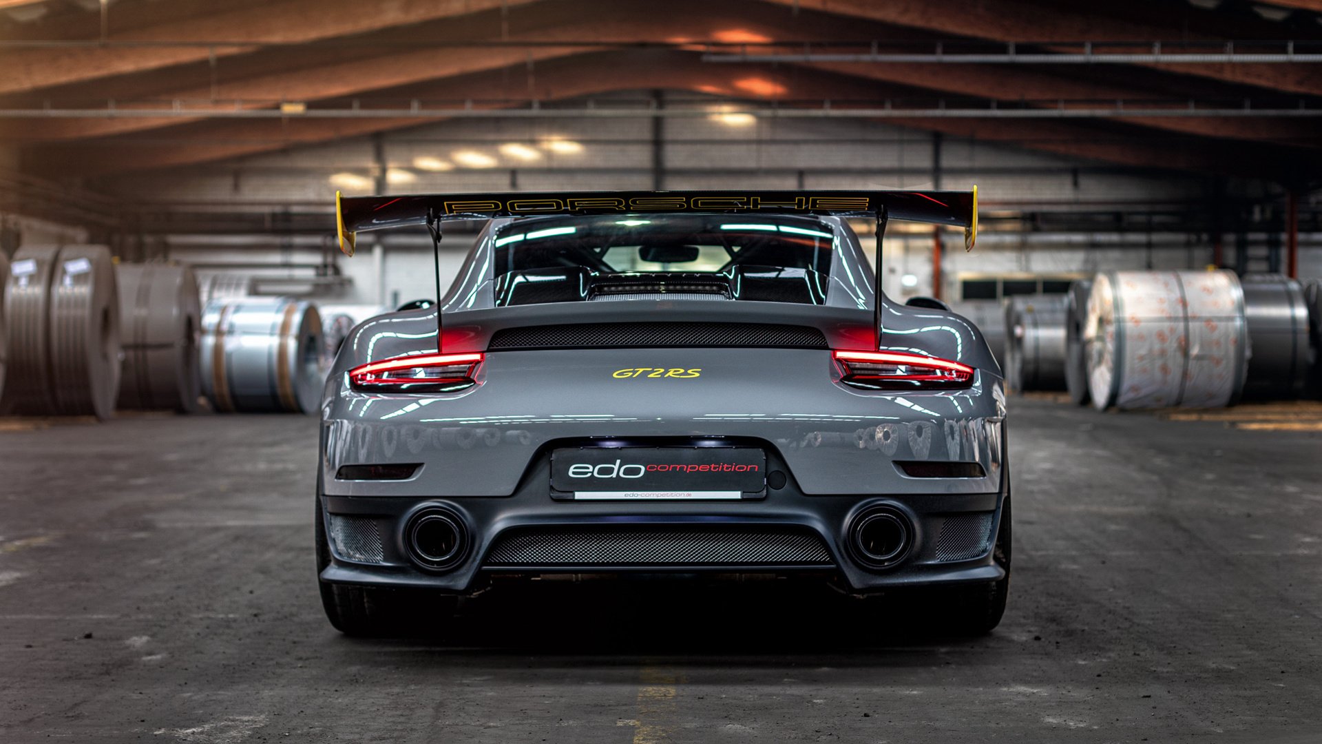 前场多人换位是否带来协同防守难题,场上队员与守门员换位可以不经过裁判吗